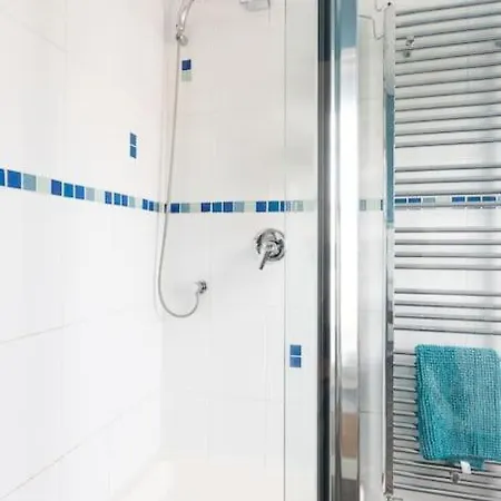 Four Bedroom Townhouse In Famous Suffolks Area Cheltenham Exterior photo