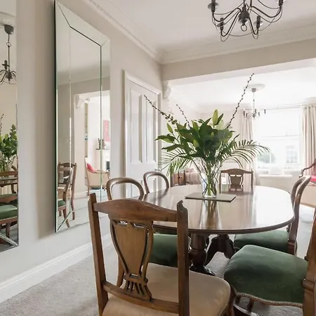 Four Bedroom Townhouse In Famous Suffolks Area Cheltenham Exterior photo