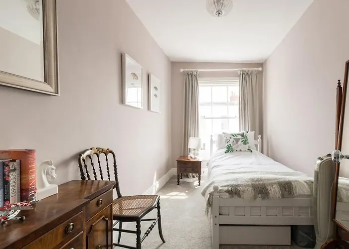 Four Bedroom Townhouse In Famous Suffolks Area